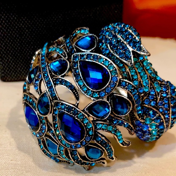 PEACOCK Bracelet 3”width. Fits 6-8” wrist. Expandable with spring closure. Stone - Picture 1 of 8